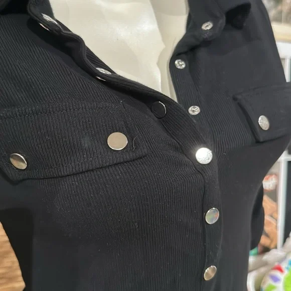 NWT Guess black silver button/snap up v neck collar 3/4 sleeve Medium RIBBED - Picture 3 of 14